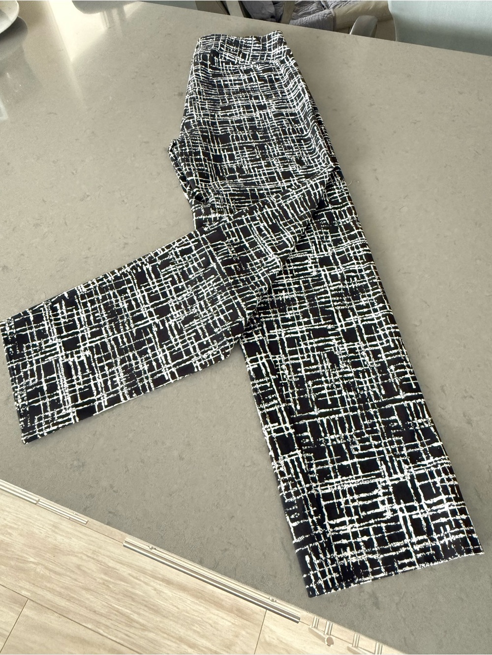 Zac & Rachel Black and White Graphic ankle Pants